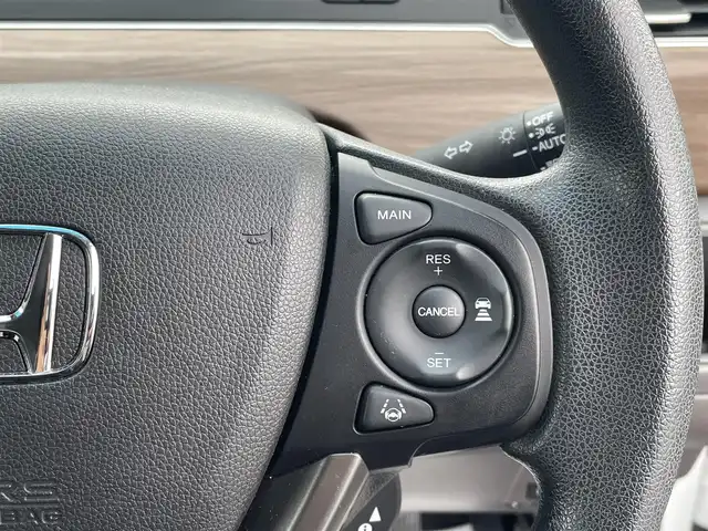 ホンダ フリード ハイブリット G ホンダセンシング 福岡県 2021(令3)年 4.6万km プラチナホワイトパール 純正7型SDナビ(フルセグTV/CD/DVD/Bluetooth)/ホンダセンシング/レーダークルコン/両側パワスラ/バックカメラ/コーナーセンサー/ETC/シートヒーター/純正LEDヘッドライト/純正フロアマット/スマートキー/プッシュスタート/ステアリングスイッチ/USBポート