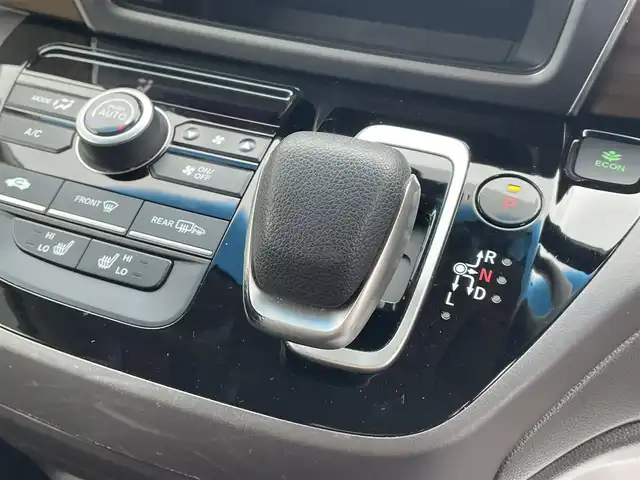 ホンダ フリード ハイブリット G ホンダセンシング 福岡県 2021(令3)年 4.6万km プラチナホワイトパール 純正7型SDナビ(フルセグTV/CD/DVD/Bluetooth)/ホンダセンシング/レーダークルコン/両側パワスラ/バックカメラ/コーナーセンサー/ETC/シートヒーター/純正LEDヘッドライト/純正フロアマット/スマートキー/プッシュスタート/ステアリングスイッチ/USBポート