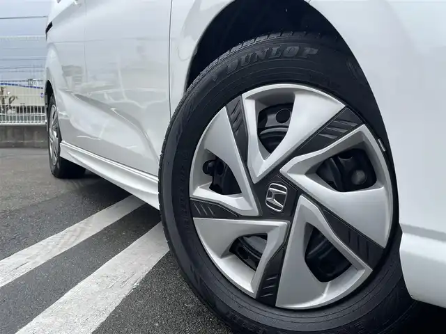 ホンダ フリード ハイブリット G ホンダセンシング 福岡県 2021(令3)年 4.6万km プラチナホワイトパール 純正7型SDナビ(フルセグTV/CD/DVD/Bluetooth)/ホンダセンシング/レーダークルコン/両側パワスラ/バックカメラ/コーナーセンサー/ETC/シートヒーター/純正LEDヘッドライト/純正フロアマット/スマートキー/プッシュスタート/ステアリングスイッチ/USBポート