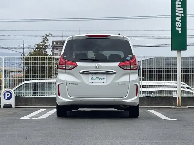 ホンダ フリード ハイブリット G ホンダセンシング 福岡県 2021(令3)年 4.6万km プラチナホワイトパール 純正7型SDナビ(フルセグTV/CD/DVD/Bluetooth)/ホンダセンシング/レーダークルコン/両側パワスラ/バックカメラ/コーナーセンサー/ETC/シートヒーター/純正LEDヘッドライト/純正フロアマット/スマートキー/プッシュスタート/ステアリングスイッチ/USBポート
