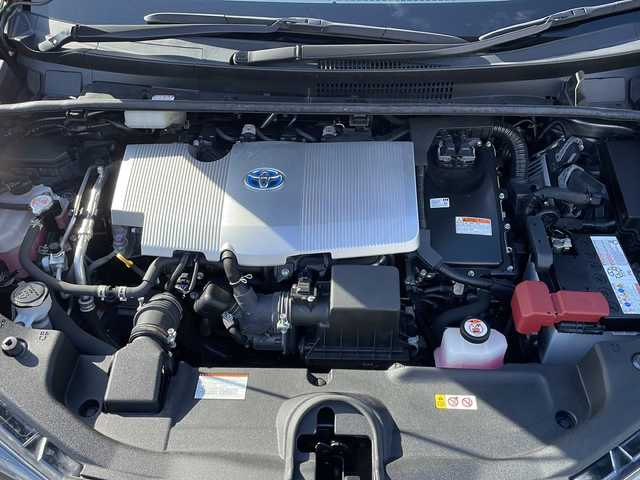 トヨタ プリウス S ツーリングセレ ブラックED 山口県 2021(令3)年 4.4万km ブラックM/グレーM 純正ディスプレイオーディオ/T-Connectナビキッド非装着/・AM/FM/・Bluetooth接続/・Miracast/・applecarplay/・androidauto/バックカメラ/ビルトインETC/ドライブレコーダー/Toyota Safety Sense/・プリクラッシュセーフティ/・レーントレーシングアシスト/・ロードサインアシスト/・レーダークルーズコントロール/・先行車発進告知機能/・ドライブモードセレクトスイッチ/・ブラインドスポットモニター/・オートマチックハイビーム/・クリアランスソナー/・パーキングサポートブレーキ/レザーシート/シートヒーター/スマートキー/プッシュスタート/スペアキー1本/純正フロアマット/USB入力端子/AC100V/LEDヘッドライト/純正17インチアルミホイール/ドアバイザー/ウィンカーミラー