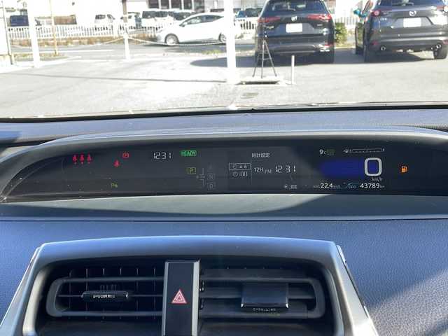 トヨタ プリウス S ツーリングセレ ブラックED 山口県 2021(令3)年 4.4万km ブラックM/グレーM 純正ディスプレイオーディオ/T-Connectナビキッド非装着/・AM/FM/・Bluetooth接続/・Miracast/・applecarplay/・androidauto/バックカメラ/ビルトインETC/ドライブレコーダー/Toyota Safety Sense/・プリクラッシュセーフティ/・レーントレーシングアシスト/・ロードサインアシスト/・レーダークルーズコントロール/・先行車発進告知機能/・ドライブモードセレクトスイッチ/・ブラインドスポットモニター/・オートマチックハイビーム/・クリアランスソナー/・パーキングサポートブレーキ/レザーシート/シートヒーター/スマートキー/プッシュスタート/スペアキー1本/純正フロアマット/USB入力端子/AC100V/LEDヘッドライト/純正17インチアルミホイール/ドアバイザー/ウィンカーミラー