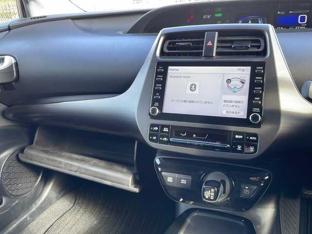 トヨタ プリウス S ツーリングセレ ブラックED 山口県 2021(令3)年 4.4万km ブラックM/グレーM 純正ディスプレイオーディオ/T-Connectナビキッド非装着/・AM/FM/・Bluetooth接続/・Miracast/・applecarplay/・androidauto/バックカメラ/ビルトインETC/ドライブレコーダー/Toyota Safety Sense/・プリクラッシュセーフティ/・レーントレーシングアシスト/・ロードサインアシスト/・レーダークルーズコントロール/・先行車発進告知機能/・ドライブモードセレクトスイッチ/・ブラインドスポットモニター/・オートマチックハイビーム/・クリアランスソナー/・パーキングサポートブレーキ/レザーシート/シートヒーター/スマートキー/プッシュスタート/スペアキー1本/純正フロアマット/USB入力端子/AC100V/LEDヘッドライト/純正17インチアルミホイール/ドアバイザー/ウィンカーミラー