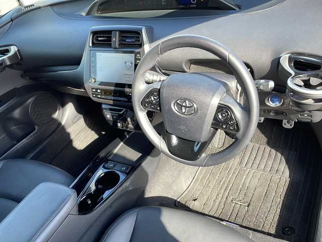 トヨタ プリウス S ツーリングセレ ブラックED 山口県 2021(令3)年 4.4万km ブラックM/グレーM 純正ディスプレイオーディオ/T-Connectナビキッド非装着/・AM/FM/・Bluetooth接続/・Miracast/・applecarplay/・androidauto/バックカメラ/ビルトインETC/ドライブレコーダー/Toyota Safety Sense/・プリクラッシュセーフティ/・レーントレーシングアシスト/・ロードサインアシスト/・レーダークルーズコントロール/・先行車発進告知機能/・ドライブモードセレクトスイッチ/・ブラインドスポットモニター/・オートマチックハイビーム/・クリアランスソナー/・パーキングサポートブレーキ/レザーシート/シートヒーター/スマートキー/プッシュスタート/スペアキー1本/純正フロアマット/USB入力端子/AC100V/LEDヘッドライト/純正17インチアルミホイール/ドアバイザー/ウィンカーミラー