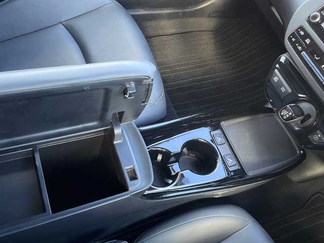 トヨタ プリウス S ツーリングセレ ブラックED 山口県 2021(令3)年 4.4万km ブラックM/グレーM 純正ディスプレイオーディオ/T-Connectナビキッド非装着/・AM/FM/・Bluetooth接続/・Miracast/・applecarplay/・androidauto/バックカメラ/ビルトインETC/ドライブレコーダー/Toyota Safety Sense/・プリクラッシュセーフティ/・レーントレーシングアシスト/・ロードサインアシスト/・レーダークルーズコントロール/・先行車発進告知機能/・ドライブモードセレクトスイッチ/・ブラインドスポットモニター/・オートマチックハイビーム/・クリアランスソナー/・パーキングサポートブレーキ/レザーシート/シートヒーター/スマートキー/プッシュスタート/スペアキー1本/純正フロアマット/USB入力端子/AC100V/LEDヘッドライト/純正17インチアルミホイール/ドアバイザー/ウィンカーミラー