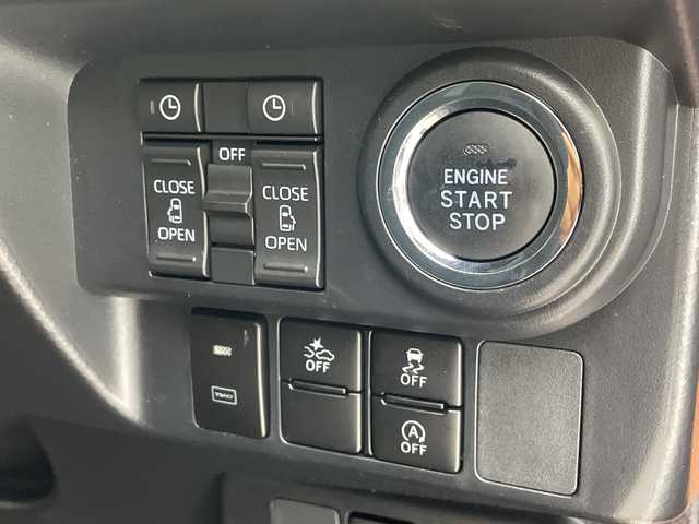 トヨタ ルーミー カスタムG－T 沖縄県 2020(令2)年 3.3万km ブラックマイカメタリック/ブリリアントカッパークリスタルマイカ 2トーン 禁煙車/純正9インチナビ【NSZT-Y68T】/（フルセグTV/CD/DVD/Bluetooth）/ビルトインETC/バックカメラ/前後ドライブレコーダー/前後コーナーセンサー/電動パーキング/レーダークルーズコントロール/シートヒーター/LEDヘッドライト/ウォークスルー/純正アルミホイール/両側パワースライドドア/過給機/保証書/取扱説明書