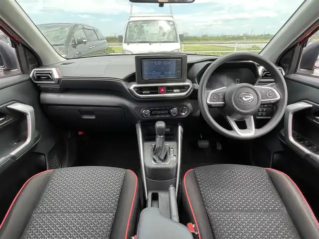 ダイハツ ロッキー G 佐賀県 2020(令2)年 1.8万km ブラックマイカメタリック/コンパーノレッド 純正ディスプレイオーディオ/・CD/DVD/USB/Bluetooth/AndroidAuto/バックカメラ/シートヒーター/ステアリングリモコン/純正17インチアルミホイール/LEDヘッドライト/純正LEDフォグライト/純正フロアマット/純正ドアバイザ―/新車保証書/取扱説明書/スペアキー１本/スマートアシスト/・レーダークルーズコントロール/・レーンディパーチャーアラート/・先行車発進お知らせ機能/・クリアランスソナー/・標識認識機能