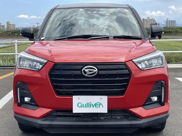 ダイハツ ロッキー G 佐賀県 2020(令2)年 1.8万km ブラックマイカメタリック/コンパーノレッド 純正ディスプレイオーディオ/・CD/DVD/USB/Bluetooth/AndroidAuto/バックカメラ/シートヒーター/ステアリングリモコン/純正17インチアルミホイール/LEDヘッドライト/純正LEDフォグライト/純正フロアマット/純正ドアバイザ―/新車保証書/取扱説明書/スペアキー１本/スマートアシスト/・レーダークルーズコントロール/・レーンディパーチャーアラート/・先行車発進お知らせ機能/・クリアランスソナー/・標識認識機能