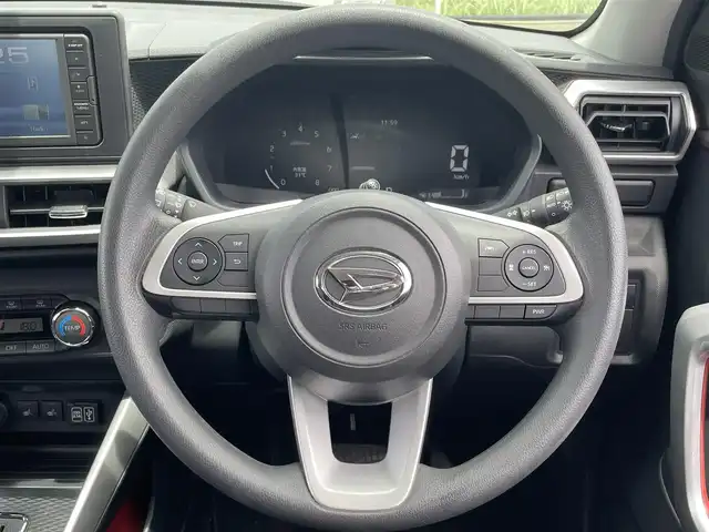 ダイハツ ロッキー G 佐賀県 2020(令2)年 1.8万km ブラックマイカメタリック/コンパーノレッド 純正ディスプレイオーディオ/・CD/DVD/USB/Bluetooth/AndroidAuto/バックカメラ/シートヒーター/ステアリングリモコン/純正17インチアルミホイール/LEDヘッドライト/純正LEDフォグライト/純正フロアマット/純正ドアバイザ―/新車保証書/取扱説明書/スペアキー１本/スマートアシスト/・レーダークルーズコントロール/・レーンディパーチャーアラート/・先行車発進お知らせ機能/・クリアランスソナー/・標識認識機能