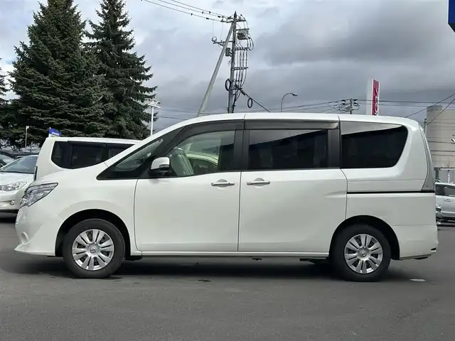 日産 セレナ 20X 道北・旭川 2014(平26)年 7.5万km ブリリアントホワイトパール (株)IDOMが運営する【じしゃロン旭川店】の自社ローン専用車両になります。こちらは現金またはオートローンご利用時の価格です。自社ローンご希望の方は別途その旨お申付け下さい/　/・社外ナビ（CD/DVD/SD/BT/フルセグ）/・バックカメラ/・ETC/・片側パワースライドドア/・クルーズコントロール/・レーダーブレーキ/・社外ドライブレコーダー/・スマートキー2個/・社外AWスタッドレス積込 195/65R15
