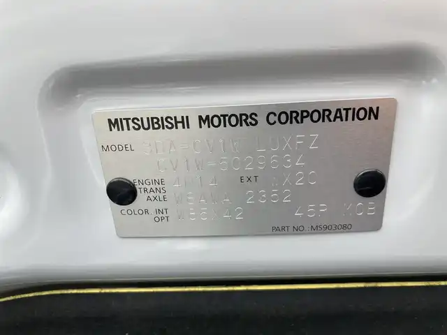 三菱 デリカＤ：５ シャモニー 群馬県 2025(令7)年 0.1万km未満 白Ⅱ 登録済未使用車(登録時走行距離7km)/オリジナルナビ取付パッケージ＋リアモニター取付パッケージ/＝＝＝＝＝＝＝＝＝＝＝＝/4WD/マルチアラウンドモニター/e-Assist/ ・衝突軽減ブレーキシステム/ ・車線逸脱警報システム/ ・レーダークルーズコントロールシステム/ ・オートマチックハイビーム/ ・誤発進抑制機能/ ・後側方車両検知警報システム/ ・後退時交差車両検知警報システム/エレクトリックテールゲート/両側パワースライドドア/パドルシフト/運転席側パワーシート/前席シートヒーター/ステアリングヒーター/電動パーキングブレーキ/オートブレーキホールド/プッシュスタート/スマートキー