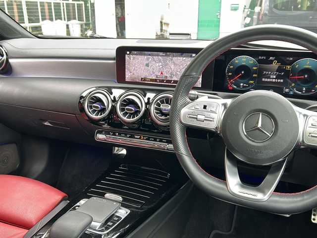 メルセデス・ベンツ ＣＬＡ２００ｄ Sブレーク AMGライン 大阪府 2020(令2)年 4.7万km デジタルホワイト ワンオーナー/純正メモリナビ/・FM/AM/Bluetooth/・フルセグテレビ/ビルドインETC2.0/ドライブレコーダー/バックカメラ/全周囲カメラ/サンルーフ/衝突軽減ブレーキ/レーンキープアシスト/クルーズコントロール/革巻きステアリング/ステアリングリモコン/メモリシート（D席+N席）/パワーシート（D席+N席）/シートヒーター（D席+N席）/本革レザーシート/コーナーセンサー/LEDヘッドライト/オートライト/オートエアコン/スマートキー×2/プッシュスタート/12V電源/USBジャック/電動パーキングブレーキ/充電トレイ/電動格納ミラー/ブラインドスポットモニター/純正18インチアルミホイール/純正フロアマット/取扱説明書/保証書