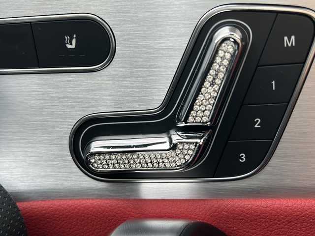 メルセデス・ベンツ ＣＬＡ２００ｄ Sブレーク AMGライン 大阪府 2020(令2)年 4.7万km デジタルホワイト ワンオーナー/純正メモリナビ/・FM/AM/Bluetooth/・フルセグテレビ/ビルドインETC2.0/ドライブレコーダー/バックカメラ/全周囲カメラ/サンルーフ/衝突軽減ブレーキ/レーンキープアシスト/クルーズコントロール/革巻きステアリング/ステアリングリモコン/メモリシート（D席+N席）/パワーシート（D席+N席）/シートヒーター（D席+N席）/本革レザーシート/コーナーセンサー/LEDヘッドライト/オートライト/オートエアコン/スマートキー×2/プッシュスタート/12V電源/USBジャック/電動パーキングブレーキ/充電トレイ/電動格納ミラー/ブラインドスポットモニター/純正18インチアルミホイール/純正フロアマット/取扱説明書/保証書