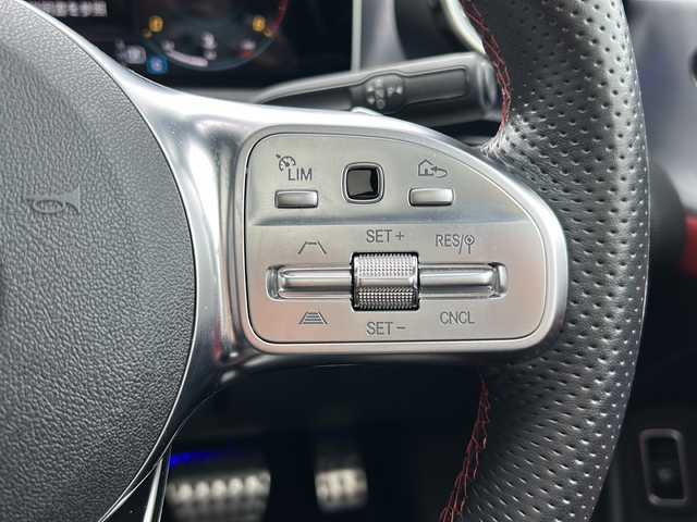 メルセデス・ベンツ ＣＬＡ２００ｄ Sブレーク AMGライン 大阪府 2020(令2)年 4.7万km デジタルホワイト ワンオーナー/純正メモリナビ/・FM/AM/Bluetooth/・フルセグテレビ/ビルドインETC2.0/ドライブレコーダー/バックカメラ/全周囲カメラ/サンルーフ/衝突軽減ブレーキ/レーンキープアシスト/クルーズコントロール/革巻きステアリング/ステアリングリモコン/メモリシート（D席+N席）/パワーシート（D席+N席）/シートヒーター（D席+N席）/本革レザーシート/コーナーセンサー/LEDヘッドライト/オートライト/オートエアコン/スマートキー×2/プッシュスタート/12V電源/USBジャック/電動パーキングブレーキ/充電トレイ/電動格納ミラー/ブラインドスポットモニター/純正18インチアルミホイール/純正フロアマット/取扱説明書/保証書