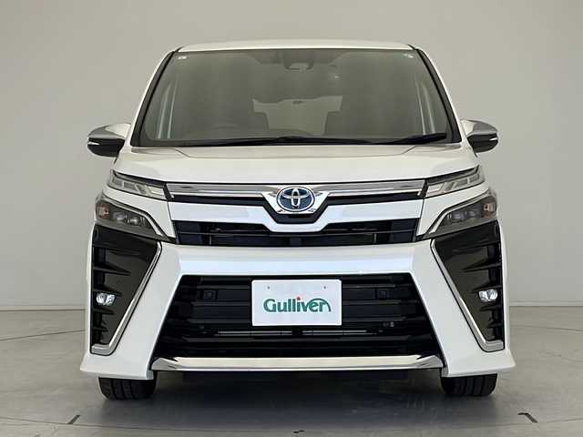 トヨタ ヴォクシー ハイブリッド ZS 煌Ⅲ 愛知県 2021(令3)年 3.7万km ホワイトパールクリスタルシャイン 衝突軽減システム/アルパイン製９型SDナビ/両側パワースライドドア/クルーズコントロール/シートヒーター/フルセグ/CD/DVD/Bluetooth/バックカメラ/コーナーセンサー/純正アルミホイール/LEDヘッドライト/リアオートエアコン/レーンキープアシスト/オートマチックハイビーム/ドライブレコーダー/ETC/ステアリングスイッチ/スマートキー/プッシュスタート