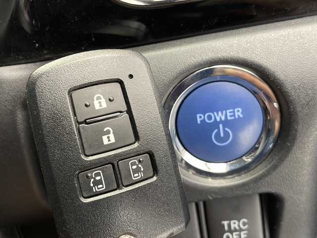トヨタ ヴォクシー ハイブリッド ZS 煌Ⅲ 愛知県 2021(令3)年 3.7万km ホワイトパールクリスタルシャイン 衝突軽減システム/アルパイン製９型SDナビ/両側パワースライドドア/クルーズコントロール/シートヒーター/フルセグ/CD/DVD/Bluetooth/バックカメラ/コーナーセンサー/純正アルミホイール/LEDヘッドライト/リアオートエアコン/レーンキープアシスト/オートマチックハイビーム/ドライブレコーダー/ETC/ステアリングスイッチ/スマートキー/プッシュスタート