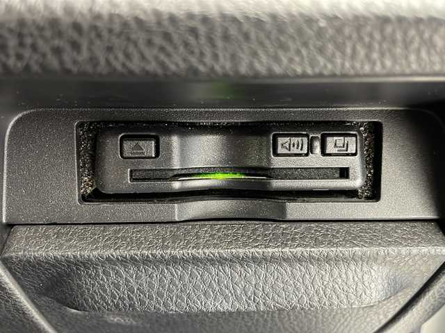 トヨタ ヴォクシー ハイブリッド ZS 煌Ⅲ 愛知県 2021(令3)年 3.7万km ホワイトパールクリスタルシャイン 衝突軽減システム/アルパイン製９型SDナビ/両側パワースライドドア/クルーズコントロール/シートヒーター/フルセグ/CD/DVD/Bluetooth/バックカメラ/コーナーセンサー/純正アルミホイール/LEDヘッドライト/リアオートエアコン/レーンキープアシスト/オートマチックハイビーム/ドライブレコーダー/ETC/ステアリングスイッチ/スマートキー/プッシュスタート