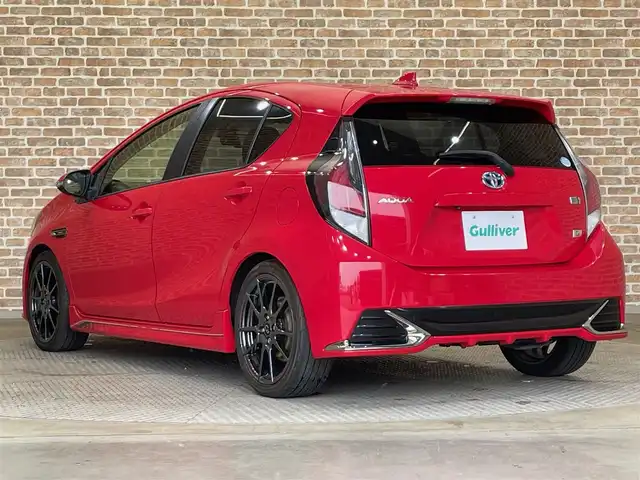トヨタ アクア G G’s 岩手県 2015(平27)年 5.9万km スーパーレッドⅤ 専用チューニングサスペンション/専用スポーツシート/クルーズコントロール/横滑り防止装置/アイドリングストップ/車両接近通報装置/オートエアコン/純正ナビ/（CD/DVD/フルセグ/SD/Bluetooth）/ステアリングスイッチ/TVキャンセラー/バックカメラ/ドライブレコーダー/ETC/オートライト/LEDヘッドランプ/フォグランプ/純正17インチアルミホイール
