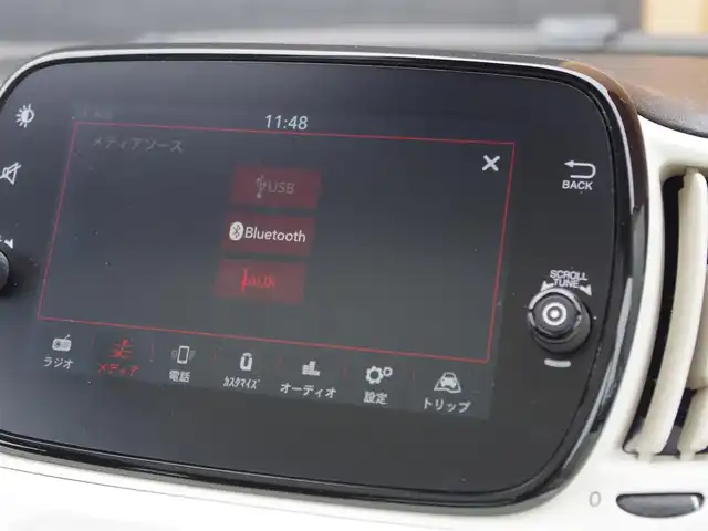 フィアット ５００ ルッソ 埼玉県 2018(平30)年 6.9万km ボサノバホワイト 100色限定特別仕様車 /ブラウンレザーシート /スライディングルーフ /CarPlay /パークセンサー /純正ディスプレイオーディオ /ETC /社外(IRVINE)15インチスタットレス積み込み /ハンドルスイッチ /USB接続