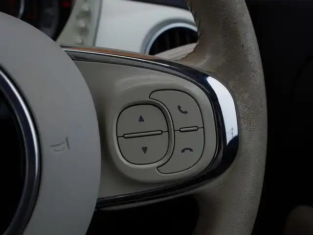 フィアット ５００ ルッソ 埼玉県 2018(平30)年 6.9万km ボサノバホワイト 100色限定特別仕様車 /ブラウンレザーシート /スライディングルーフ /CarPlay /パークセンサー /純正ディスプレイオーディオ /ETC /社外(IRVINE)15インチスタットレス積み込み /ハンドルスイッチ /USB接続