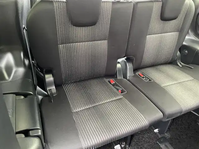 トヨタ ヴォクシー ZS 煌 愛知県 2019(平31)年 6.8万km ホワイトパールクリスタルシャイン ・純正SDメモリーナビ/・バックカメラ/・フルセグTV/・CD/DVD再生/・ETC（新セキュリティ対応）/・ミュージックサーバー（SD録音）/・Bluetooth接続/・3列シート/・両側パワースライドドア/・純正フロアマット/・純正16インチアルミホイール/・LEDヘッドライト/・オートマチックハイビーム/・コーナーセンサー（後方）/・横滑り防止装置/・衝突軽減ブレーキ/・レーンキープアシスト/・ドライブレコーダー（前）/・充電用USBポート（2個）/・MTモード付きAT/・クルーズコントロール/・全席オートエアコン/・モデリスタ シグネチャーイルミブレード
