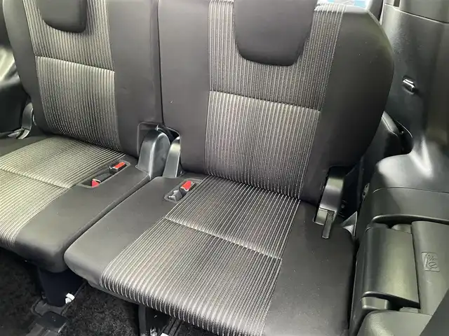 トヨタ ヴォクシー ZS 煌 愛知県 2019(平31)年 6.8万km ホワイトパールクリスタルシャイン ・純正SDメモリーナビ/・バックカメラ/・フルセグTV/・CD/DVD再生/・ETC（新セキュリティ対応）/・ミュージックサーバー（SD録音）/・Bluetooth接続/・3列シート/・両側パワースライドドア/・純正フロアマット/・純正16インチアルミホイール/・LEDヘッドライト/・オートマチックハイビーム/・コーナーセンサー（後方）/・横滑り防止装置/・衝突軽減ブレーキ/・レーンキープアシスト/・ドライブレコーダー（前）/・充電用USBポート（2個）/・MTモード付きAT/・クルーズコントロール/・全席オートエアコン/・モデリスタ シグネチャーイルミブレード