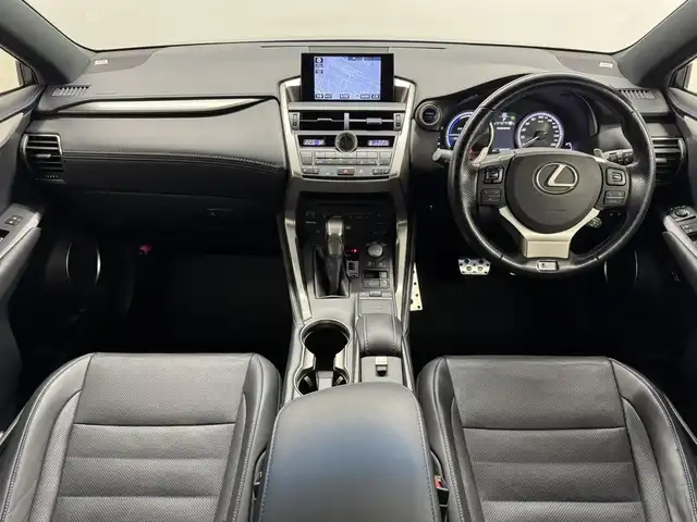 レクサス ＮＸ 300h Fスポーツ 三重県 2017(平29)年 5.8万km ヒートブルーコントラストレイヤリング ハイブリッド/FF/MTモード付フロアCVT/純正 7インチナビ/（AM/FM/CD/DVD/Blu-ray/SDREC/SD/USB/Bluetooth/VTR/AUX/TV）/バックガイドモニター＆助手席側サイドカメラ/【OP】“マークレビンソン” プレミアムサラウンドサウンドシステム/ビルトイン ETC2.0/安全/・【OP】プリクラッシュセーフティ［PCS］（ミリ波レーダー方式）/・【OP】レーダークルコン（全車速追従機能付）/・【OP】クリアランスソナー＆バックソナー/・車両接近通報装置/・タイヤ空気圧警告表示（TPMS）/装備/・【OP】パワーバックドア/・【OP】3眼フルLEDヘッドランプ/・Fスポーツ専用 本革スポーツシート（黒革）/・シートヒーター＆ベンチレーション（D/N）/・パワーシート（Dランバーサポート付8way・N8way）/・オートライト/・左右独立オートエアコン/・電子パーキングブレーキ＆オートブレーキホールド/・雨滴感応式フロントワイパー/・パドルシフト/・アクティブサウンドコントロール（ASC）/・ステアリングスイッチ/・自動防眩ルームミラー/・純正18inAW/・【OP】Fスポーツ専用色『ヒートブルーコントラストレイヤリング［8X1］』