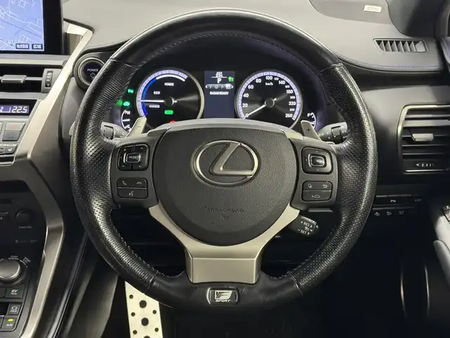 レクサス ＮＸ 300h Fスポーツ 三重県 2017(平29)年 5.8万km ヒートブルーコントラストレイヤリング ハイブリッド/FF/MTモード付フロアCVT/純正 7インチナビ/（AM/FM/CD/DVD/Blu-ray/SDREC/SD/USB/Bluetooth/VTR/AUX/TV）/バックガイドモニター＆助手席側サイドカメラ/【OP】“マークレビンソン” プレミアムサラウンドサウンドシステム/ビルトイン ETC2.0/安全/・【OP】プリクラッシュセーフティ［PCS］（ミリ波レーダー方式）/・【OP】レーダークルコン（全車速追従機能付）/・【OP】クリアランスソナー＆バックソナー/・車両接近通報装置/・タイヤ空気圧警告表示（TPMS）/装備/・【OP】パワーバックドア/・【OP】3眼フルLEDヘッドランプ/・Fスポーツ専用 本革スポーツシート（黒革）/・シートヒーター＆ベンチレーション（D/N）/・パワーシート（Dランバーサポート付8way・N8way）/・オートライト/・左右独立オートエアコン/・電子パーキングブレーキ＆オートブレーキホールド/・雨滴感応式フロントワイパー/・パドルシフト/・アクティブサウンドコントロール（ASC）/・ステアリングスイッチ/・自動防眩ルームミラー/・純正18inAW/・【OP】Fスポーツ専用色『ヒートブルーコントラストレイヤリング［8X1］』