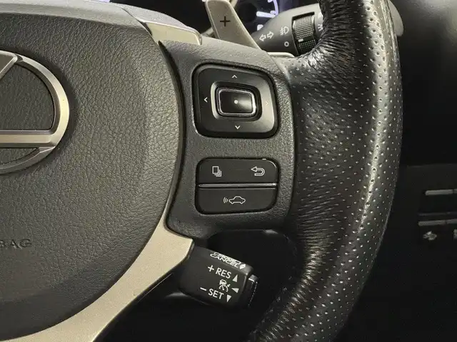 レクサス ＮＸ 300h Fスポーツ 三重県 2017(平29)年 5.8万km ヒートブルーコントラストレイヤリング ハイブリッド/FF/MTモード付フロアCVT/純正 7インチナビ/（AM/FM/CD/DVD/Blu-ray/SDREC/SD/USB/Bluetooth/VTR/AUX/TV）/バックガイドモニター＆助手席側サイドカメラ/【OP】“マークレビンソン” プレミアムサラウンドサウンドシステム/ビルトイン ETC2.0/安全/・【OP】プリクラッシュセーフティ［PCS］（ミリ波レーダー方式）/・【OP】レーダークルコン（全車速追従機能付）/・【OP】クリアランスソナー＆バックソナー/・車両接近通報装置/・タイヤ空気圧警告表示（TPMS）/装備/・【OP】パワーバックドア/・【OP】3眼フルLEDヘッドランプ/・Fスポーツ専用 本革スポーツシート（黒革）/・シートヒーター＆ベンチレーション（D/N）/・パワーシート（Dランバーサポート付8way・N8way）/・オートライト/・左右独立オートエアコン/・電子パーキングブレーキ＆オートブレーキホールド/・雨滴感応式フロントワイパー/・パドルシフト/・アクティブサウンドコントロール（ASC）/・ステアリングスイッチ/・自動防眩ルームミラー/・純正18inAW/・【OP】Fスポーツ専用色『ヒートブルーコントラストレイヤリング［8X1］』
