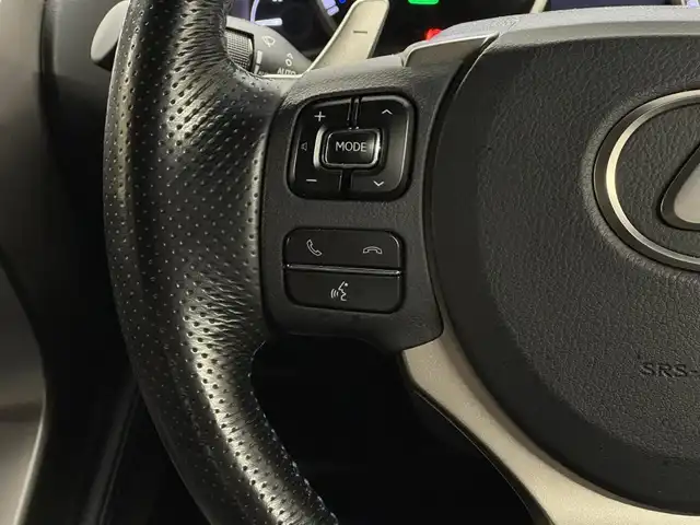 レクサス ＮＸ 300h Fスポーツ 三重県 2017(平29)年 5.8万km ヒートブルーコントラストレイヤリング ハイブリッド/FF/MTモード付フロアCVT/純正 7インチナビ/（AM/FM/CD/DVD/Blu-ray/SDREC/SD/USB/Bluetooth/VTR/AUX/TV）/バックガイドモニター＆助手席側サイドカメラ/【OP】“マークレビンソン” プレミアムサラウンドサウンドシステム/ビルトイン ETC2.0/安全/・【OP】プリクラッシュセーフティ［PCS］（ミリ波レーダー方式）/・【OP】レーダークルコン（全車速追従機能付）/・【OP】クリアランスソナー＆バックソナー/・車両接近通報装置/・タイヤ空気圧警告表示（TPMS）/装備/・【OP】パワーバックドア/・【OP】3眼フルLEDヘッドランプ/・Fスポーツ専用 本革スポーツシート（黒革）/・シートヒーター＆ベンチレーション（D/N）/・パワーシート（Dランバーサポート付8way・N8way）/・オートライト/・左右独立オートエアコン/・電子パーキングブレーキ＆オートブレーキホールド/・雨滴感応式フロントワイパー/・パドルシフト/・アクティブサウンドコントロール（ASC）/・ステアリングスイッチ/・自動防眩ルームミラー/・純正18inAW/・【OP】Fスポーツ専用色『ヒートブルーコントラストレイヤリング［8X1］』