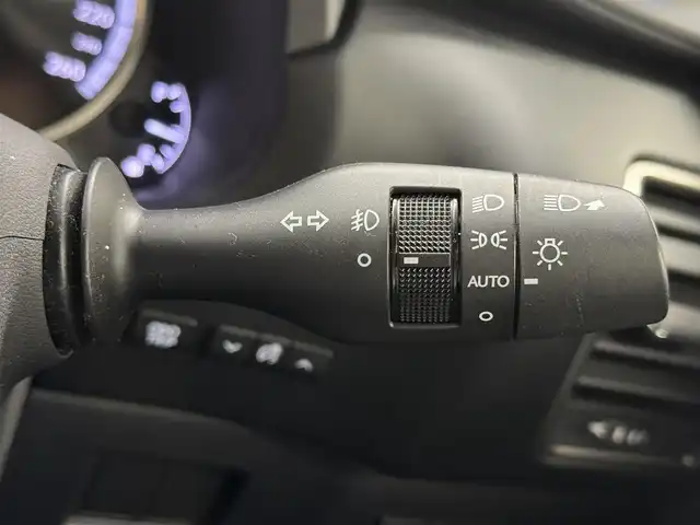 レクサス ＮＸ 300h Fスポーツ 三重県 2017(平29)年 5.8万km ヒートブルーコントラストレイヤリング ハイブリッド/FF/MTモード付フロアCVT/純正 7インチナビ/（AM/FM/CD/DVD/Blu-ray/SDREC/SD/USB/Bluetooth/VTR/AUX/TV）/バックガイドモニター＆助手席側サイドカメラ/【OP】“マークレビンソン” プレミアムサラウンドサウンドシステム/ビルトイン ETC2.0/安全/・【OP】プリクラッシュセーフティ［PCS］（ミリ波レーダー方式）/・【OP】レーダークルコン（全車速追従機能付）/・【OP】クリアランスソナー＆バックソナー/・車両接近通報装置/・タイヤ空気圧警告表示（TPMS）/装備/・【OP】パワーバックドア/・【OP】3眼フルLEDヘッドランプ/・Fスポーツ専用 本革スポーツシート（黒革）/・シートヒーター＆ベンチレーション（D/N）/・パワーシート（Dランバーサポート付8way・N8way）/・オートライト/・左右独立オートエアコン/・電子パーキングブレーキ＆オートブレーキホールド/・雨滴感応式フロントワイパー/・パドルシフト/・アクティブサウンドコントロール（ASC）/・ステアリングスイッチ/・自動防眩ルームミラー/・純正18inAW/・【OP】Fスポーツ専用色『ヒートブルーコントラストレイヤリング［8X1］』