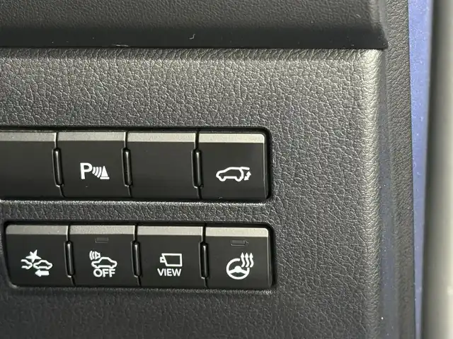レクサス ＮＸ 300h Fスポーツ 三重県 2017(平29)年 5.8万km ヒートブルーコントラストレイヤリング ハイブリッド/FF/MTモード付フロアCVT/純正 7インチナビ/（AM/FM/CD/DVD/Blu-ray/SDREC/SD/USB/Bluetooth/VTR/AUX/TV）/バックガイドモニター＆助手席側サイドカメラ/【OP】“マークレビンソン” プレミアムサラウンドサウンドシステム/ビルトイン ETC2.0/安全/・【OP】プリクラッシュセーフティ［PCS］（ミリ波レーダー方式）/・【OP】レーダークルコン（全車速追従機能付）/・【OP】クリアランスソナー＆バックソナー/・車両接近通報装置/・タイヤ空気圧警告表示（TPMS）/装備/・【OP】パワーバックドア/・【OP】3眼フルLEDヘッドランプ/・Fスポーツ専用 本革スポーツシート（黒革）/・シートヒーター＆ベンチレーション（D/N）/・パワーシート（Dランバーサポート付8way・N8way）/・オートライト/・左右独立オートエアコン/・電子パーキングブレーキ＆オートブレーキホールド/・雨滴感応式フロントワイパー/・パドルシフト/・アクティブサウンドコントロール（ASC）/・ステアリングスイッチ/・自動防眩ルームミラー/・純正18inAW/・【OP】Fスポーツ専用色『ヒートブルーコントラストレイヤリング［8X1］』