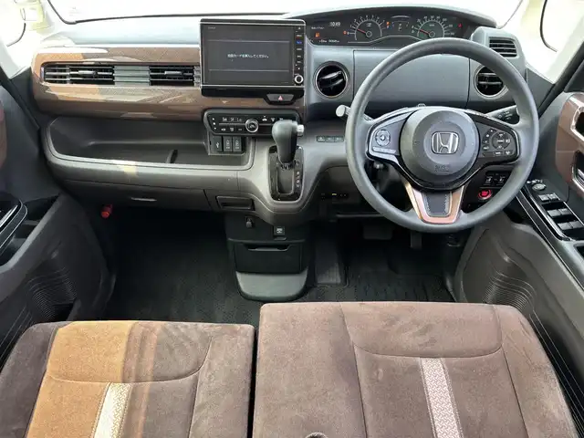 ホンダ Ｎ ＢＯＸ G･L ホンダセンシング カッパーブラウンスタイル 福岡県 2019(令1)年 4.4万km パールⅡ 〇ワンオーナー/〇純正ナビ/〇フルセグTV/〇BT/〇パワースライドドア（両側）/〇バックカメラ/〇コーナーセンサー/〇ビルトインETC/〇ドライブレコーダー/〇ホンダセンシング/・衝突軽減ブレーキ/・誤発進抑制機能/・アダプティブクルーズコントロール/〇LEDヘッドランプ/〇オートライト/〇純正14インチホワイト塗装スチールホイール/〇純正フロアマット/〇ウレタン製ステアリングホイール/〇ステアリングスイッチ/〇オートエアコン/〇スマートキーシステム/プッシュエンジンスタート/〇カーテンエアバッグ/〇禁煙車