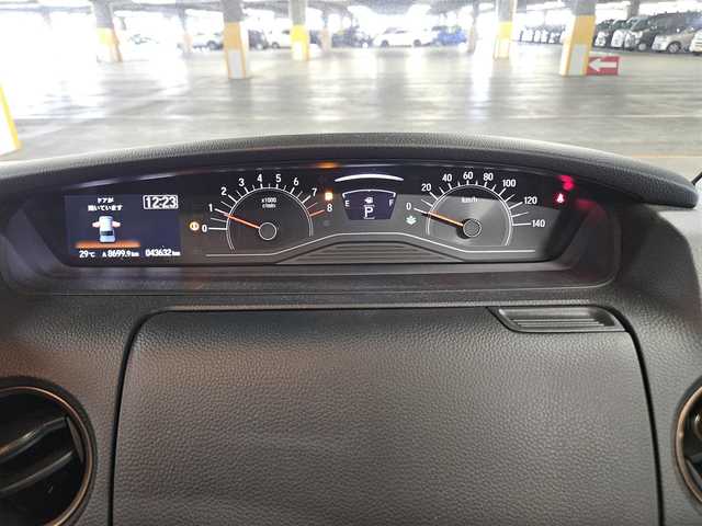 ホンダ Ｎ ＢＯＸ G･L ホンダセンシング カッパーブラウンスタイル 福岡県 2019(令1)年 4.4万km パールⅡ 〇ワンオーナー/〇純正ナビ/〇フルセグTV/〇パワースライドドア（両側）/〇バックカメラ/〇ビルトインETC/〇ドライブレコーダー/〇ホンダセンシング/・衝突軽減ブレーキ/・誤発進抑制機能/・アダプティブクルーズコントロール/〇LEDヘッドランプ/〇オートライト/〇純正14インチホワイト塗装スチールホイール/〇ウレタン製ステアリングホイール/〇ステアリングスイッチ/〇オートエアコン/〇スマートキーシステム/プッシュエンジンスタート/〇禁煙車