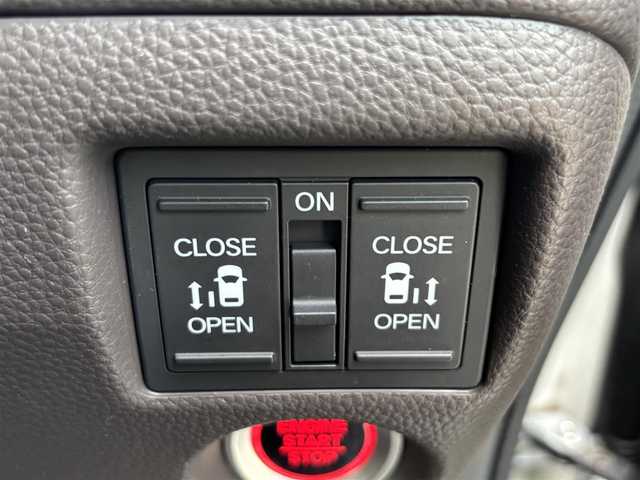 ホンダ Ｎ ＢＯＸ G･L ホンダセンシング カッパーブラウンスタイル 福岡県 2019(令1)年 4.4万km パールⅡ 〇ワンオーナー/〇純正ナビ/〇フルセグTV/〇BT/〇パワースライドドア（両側）/〇バックカメラ/〇コーナーセンサー/〇ビルトインETC/〇ドライブレコーダー/〇ホンダセンシング/・衝突軽減ブレーキ/・誤発進抑制機能/・アダプティブクルーズコントロール/〇LEDヘッドランプ/〇オートライト/〇純正14インチホワイト塗装スチールホイール/〇純正フロアマット/〇ウレタン製ステアリングホイール/〇ステアリングスイッチ/〇オートエアコン/〇スマートキーシステム/プッシュエンジンスタート/〇カーテンエアバッグ/〇禁煙車