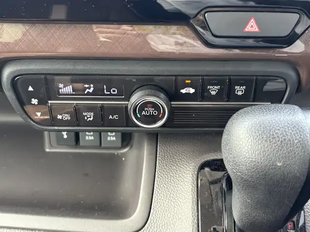 ホンダ Ｎ ＢＯＸ G･L ホンダセンシング カッパーブラウンスタイル 福岡県 2019(令1)年 4.4万km パールⅡ 〇ワンオーナー/〇純正ナビ/〇フルセグTV/〇BT/〇パワースライドドア（両側）/〇バックカメラ/〇コーナーセンサー/〇ビルトインETC/〇ドライブレコーダー/〇ホンダセンシング/・衝突軽減ブレーキ/・誤発進抑制機能/・アダプティブクルーズコントロール/〇LEDヘッドランプ/〇オートライト/〇純正14インチホワイト塗装スチールホイール/〇純正フロアマット/〇ウレタン製ステアリングホイール/〇ステアリングスイッチ/〇オートエアコン/〇スマートキーシステム/プッシュエンジンスタート/〇カーテンエアバッグ/〇禁煙車