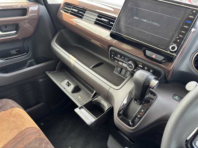 ホンダ Ｎ ＢＯＸ G･L ホンダセンシング カッパーブラウンスタイル 福岡県 2019(令1)年 4.4万km パールⅡ 〇ワンオーナー/〇純正ナビ/〇フルセグTV/〇BT/〇パワースライドドア（両側）/〇バックカメラ/〇コーナーセンサー/〇ビルトインETC/〇ドライブレコーダー/〇ホンダセンシング/・衝突軽減ブレーキ/・誤発進抑制機能/・アダプティブクルーズコントロール/〇LEDヘッドランプ/〇オートライト/〇純正14インチホワイト塗装スチールホイール/〇純正フロアマット/〇ウレタン製ステアリングホイール/〇ステアリングスイッチ/〇オートエアコン/〇スマートキーシステム/プッシュエンジンスタート/〇カーテンエアバッグ/〇禁煙車