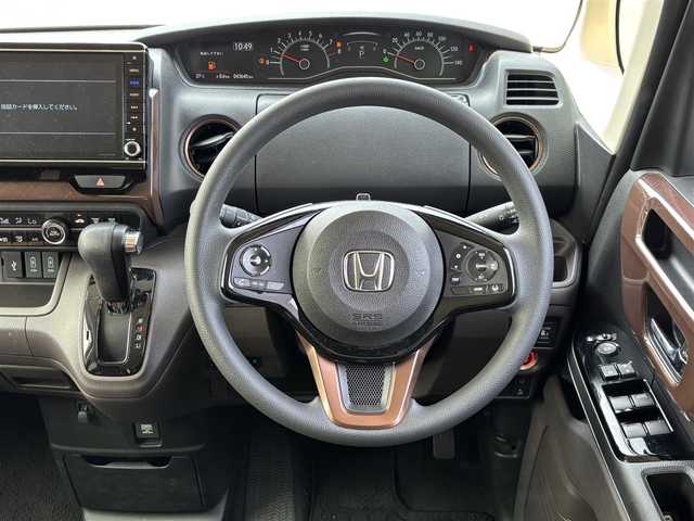 ホンダ Ｎ ＢＯＸ G･L ホンダセンシング カッパーブラウンスタイル 福岡県 2019(令1)年 4.4万km パールⅡ 〇ワンオーナー/〇純正ナビ/〇フルセグTV/〇BT/〇パワースライドドア（両側）/〇バックカメラ/〇コーナーセンサー/〇ビルトインETC/〇ドライブレコーダー/〇ホンダセンシング/・衝突軽減ブレーキ/・誤発進抑制機能/・アダプティブクルーズコントロール/〇LEDヘッドランプ/〇オートライト/〇純正14インチホワイト塗装スチールホイール/〇純正フロアマット/〇ウレタン製ステアリングホイール/〇ステアリングスイッチ/〇オートエアコン/〇スマートキーシステム/プッシュエンジンスタート/〇カーテンエアバッグ/〇禁煙車