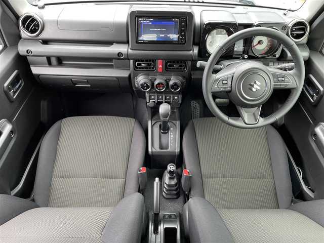 スズキ ジムニー シエラ JC 滋賀県 2025(令7)年 0.2万km ミディアムグレー 社外ナビ/Bluetooth/AM/FM/HDMI/USB/AppleCarPlay/AndtoidAuto/フルセグテレビ/バックカメラ/ETC/デュアルセンサーブレーキサポート/クルーズコントロール/LEDヘッドライト/オートライト/オートハイビーム/ステアリングスイッチ/プッシュスタート /スマートキー/スペアキー