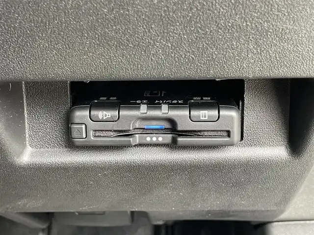 スズキ ジムニー シエラ JC 滋賀県 2025(令7)年 0.2万km ミディアムグレー 社外ナビ/Bluetooth/AM/FM/HDMI/USB/AppleCarPlay/AndtoidAuto/フルセグテレビ/バックカメラ/ETC/デュアルセンサーブレーキサポート/クルーズコントロール/LEDヘッドライト/オートライト/オートハイビーム/ステアリングスイッチ/プッシュスタート /スマートキー/スペアキー