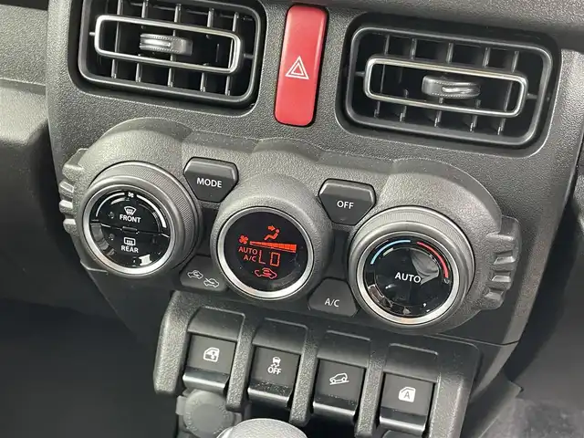 スズキ ジムニー シエラ JC 滋賀県 2025(令7)年 0.2万km ミディアムグレー 社外ナビ/Bluetooth/AM/FM/HDMI/USB/AppleCarPlay/AndtoidAuto/フルセグテレビ/バックカメラ/ETC/デュアルセンサーブレーキサポート/クルーズコントロール/LEDヘッドライト/オートライト/オートハイビーム/ステアリングスイッチ/プッシュスタート /スマートキー/スペアキー