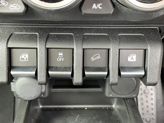 スズキ ジムニー シエラ JC 滋賀県 2025(令7)年 0.2万km ミディアムグレー 社外ナビ/Bluetooth/AM/FM/HDMI/USB/AppleCarPlay/AndtoidAuto/フルセグテレビ/バックカメラ/ETC/デュアルセンサーブレーキサポート/クルーズコントロール/LEDヘッドライト/オートライト/オートハイビーム/ステアリングスイッチ/プッシュスタート /スマートキー/スペアキー