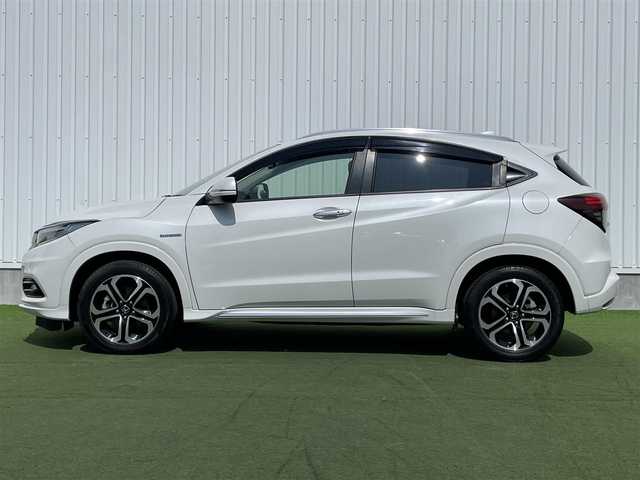ホンダ ヴェゼル ハイブリッド Z ホンダセンシング 香川県 2019(令1)年 1.9万km プラチナホワイトパール 登録時走行距離：18690km/純正8インチSDナビゲーション/→フルセグTV/→CD/DVD再生/バックカメラ/ビルトインETC/ドライブレコーダー/レーダークルーズコントロール/LEDオートライト/フォグランプ/純正17インチアルミホイール/ステアリングリモコン/パドルシフト/スマートキー/プッシュスタート/純正マット