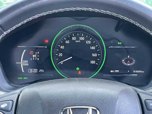 ホンダ ヴェゼル ハイブリッド Z ホンダセンシング 香川県 2019(令1)年 1.9万km プラチナホワイトパール 登録時走行距離：18690km/純正8インチSDナビゲーション/→フルセグTV/→CD/DVD再生/バックカメラ/ビルトインETC/ドライブレコーダー/レーダークルーズコントロール/LEDオートライト/フォグランプ/純正17インチアルミホイール/ステアリングリモコン/パドルシフト/スマートキー/プッシュスタート/純正マット