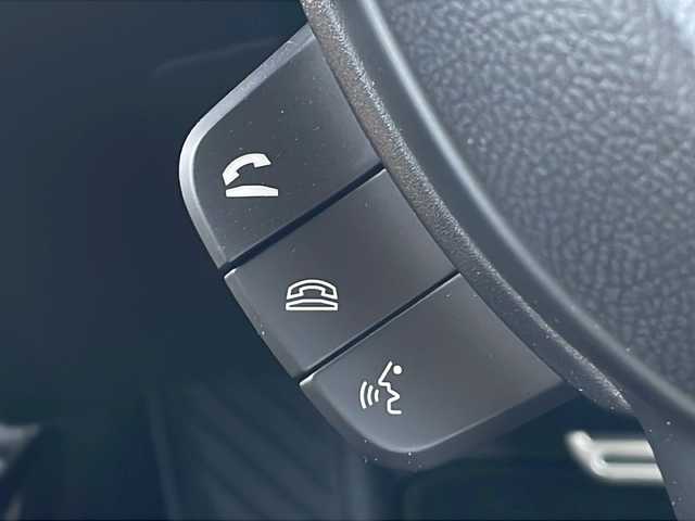 スズキ フロンクス 三重県 2025(令7)年 0.3万km アークティックホワイトパール 純正9型スマートフォン連携メモリーナビ(AM/FM/TV/BT)/フルセグTV/全周囲カメラ/前後ドライブレコーダー/ワイヤレス充電器/HDMI/BSM/前席シートヒーター/ETC/レーダークルーズコントロール/オートハイビーム/スペアキー/ヒーテッドドアミラー/コーナーセンサー/衝突軽減ブレーキ/レーンキープアシスト/横滑り防止/寒冷地仕様/革巻きステアリング/アイドリングストップ/パドルシフト/ダウンヒルアシストコントロール/電子パーキング/純正フロアマット/USB給電ポート/ワンオーナー/電動格納ミラー/禁煙車
