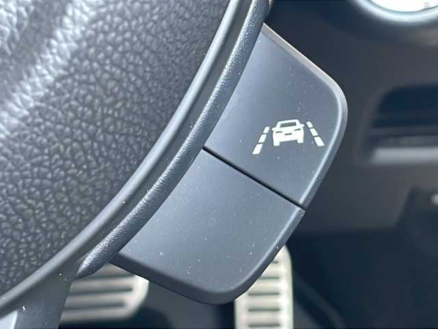 スズキ フロンクス 三重県 2025(令7)年 0.3万km アークティックホワイトパール 純正9型スマートフォン連携メモリーナビ(AM/FM/TV/BT)/フルセグTV/全周囲カメラ/前後ドライブレコーダー/ワイヤレス充電器/HDMI/BSM/前席シートヒーター/ETC/レーダークルーズコントロール/オートハイビーム/スペアキー/ヒーテッドドアミラー/コーナーセンサー/衝突軽減ブレーキ/レーンキープアシスト/横滑り防止/寒冷地仕様/革巻きステアリング/アイドリングストップ/パドルシフト/ダウンヒルアシストコントロール/電子パーキング/純正フロアマット/USB給電ポート/ワンオーナー/電動格納ミラー/禁煙車