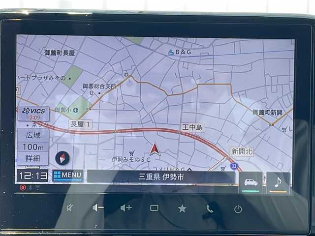スズキ フロンクス 三重県 2025(令7)年 0.3万km アークティックホワイトパール 純正9型スマートフォン連携メモリーナビ(AM/FM/TV/BT)/フルセグTV/全周囲カメラ/前後ドライブレコーダー/ワイヤレス充電器/HDMI/BSM/前席シートヒーター/ETC/レーダークルーズコントロール/オートハイビーム/スペアキー/ヒーテッドドアミラー/コーナーセンサー/衝突軽減ブレーキ/レーンキープアシスト/横滑り防止/寒冷地仕様/革巻きステアリング/アイドリングストップ/パドルシフト/ダウンヒルアシストコントロール/電子パーキング/純正フロアマット/USB給電ポート/ワンオーナー/電動格納ミラー/禁煙車