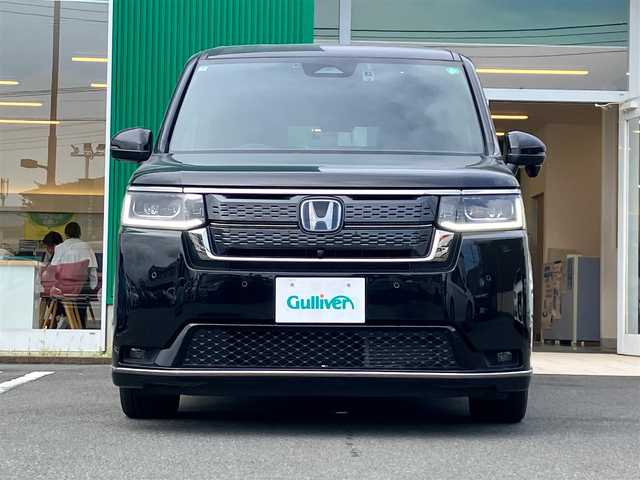 ホンダ ステップワゴン スパーダ eHEV 静岡県 2024(令6)年 0.5万km クリスタルブラックパール エンジンスタートボタン/パワーウィンドウ/パワーステアリング/パドルシフト/アイドリングストップ/スマートキー/スペアキー/Wオートエアコン/クルーズコントロール/ETC2.0/USB入力端子/全方位カメラ/純正11.4インチナビ（CD/DVD/BT/フルセグ）/三列シート/オットマン/電動リアゲート/純正ドライブレコーダー前後/ウォークスルー/純正フロアマット/純正アルミホイール/両側パワースライドドア/ハーフレザー/D席N席シートヒーター/ABS/横滑り防止装置/コーナーセンサー前後/レーンキープアシスト/オートライト/オートマチックハイビーム/LEDヘッドライト/W＋サイドエアバック/衝突軽減システム/カーテンエアバック/BSM/ホンダセンシング