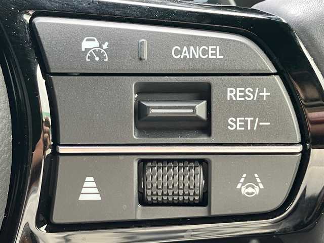 ホンダ ステップワゴン スパーダ eHEV 静岡県 2024(令6)年 0.5万km クリスタルブラックパール エンジンスタートボタン/パワーウィンドウ/パワーステアリング/パドルシフト/アイドリングストップ/スマートキー/スペアキー/Wオートエアコン/クルーズコントロール/ETC2.0/USB入力端子/全方位カメラ/純正11.4インチナビ（CD/DVD/BT/フルセグ）/三列シート/オットマン/電動リアゲート/純正ドライブレコーダー前後/ウォークスルー/純正フロアマット/純正アルミホイール/両側パワースライドドア/ハーフレザー/D席N席シートヒーター/ABS/横滑り防止装置/コーナーセンサー前後/レーンキープアシスト/オートライト/オートマチックハイビーム/LEDヘッドライト/W＋サイドエアバック/衝突軽減システム/カーテンエアバック/BSM/ホンダセンシング