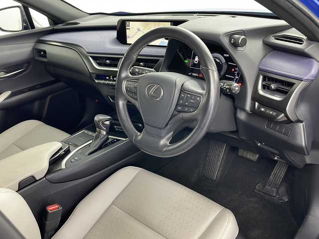 レクサス ＵＸ 250h バージョンC 道央・札幌 2019(平31)年 6.2万km セレスティアルブルーガラスフレーク ・4WD/・純正ナビ&BT&CD&SD&TV/・バックカメラ/・プリクラッシュセーフティ/・レーダークルーズコントロール/・レーントレーシングアシスト/・オートマチックハイビーム/・ロードサインアシスト/・リアクロストラフィックアラート/・パーキングサポートブレーキ/・レザーシート/・前席パワーシート/・前席シートヒーター/・ステアリングヒーター/・ドアミラーヒーター/・運転席シートメモリ/・EV　MODE/・社外前方ドライブレコーダー/・LEDヘッドライト/・オートライト/・ビルトインETC/・スマートキー/・スペアキー/・純正17インチAW